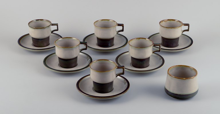 Bing & Grøndahl, "Tema", a set of six coffee cups with saucers in stoneware, and 
a sugar bowl (model 302).