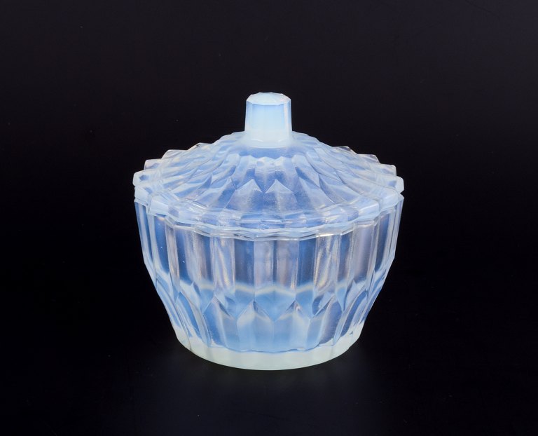 Sabino, France.
Art Deco lidded jar in opaline art glass with a bluish tint.