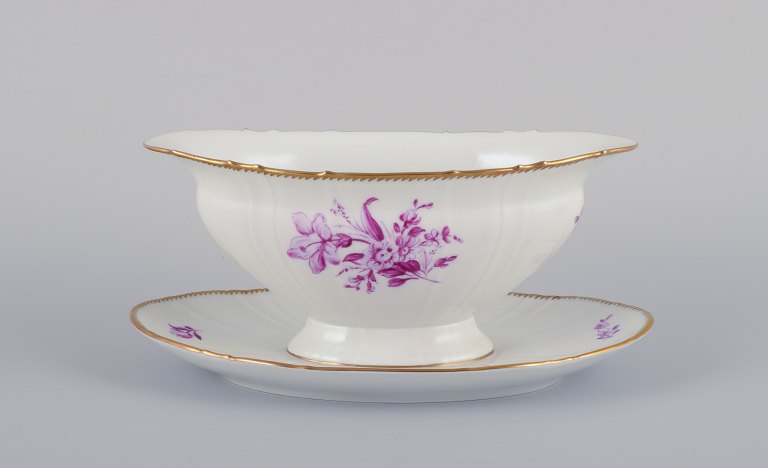 Bing & Grøndahl, Denmark. Hand-painted sauce boat with floral decorations in 
purple and gold trim.