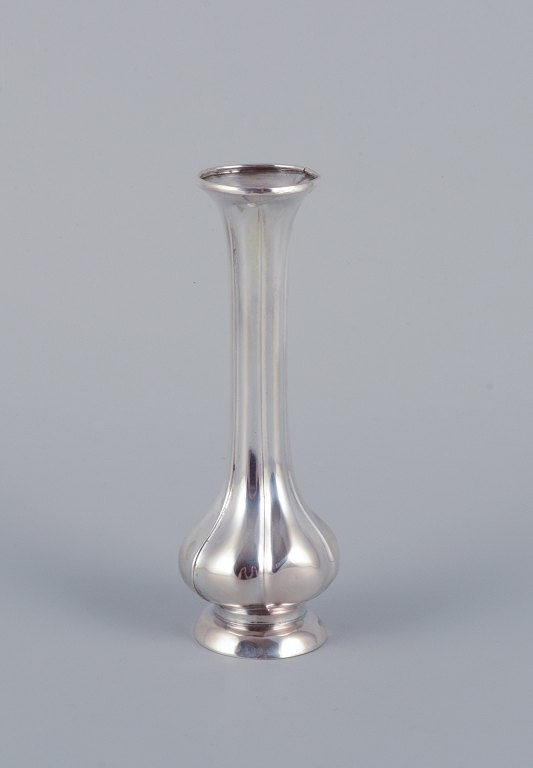 Silver vase in classic design. 885 silver.