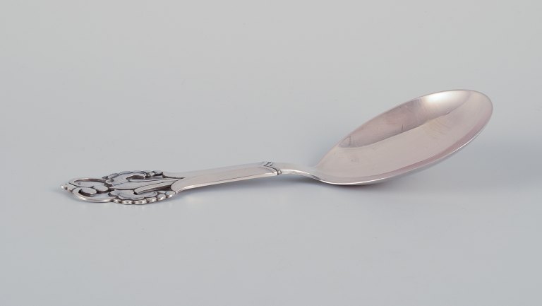 Matthiasen, Danish silversmith. Classic style.
Serving spoon in 830 silver.