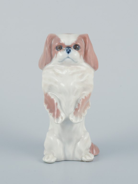 Royal Copenhagen, porcelænsfigur af stående pekingeser.