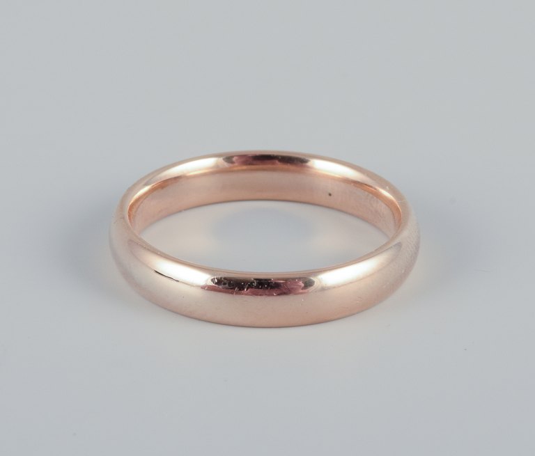 EG, Scandinavian goldsmith. 14 karat gold alliance ring.