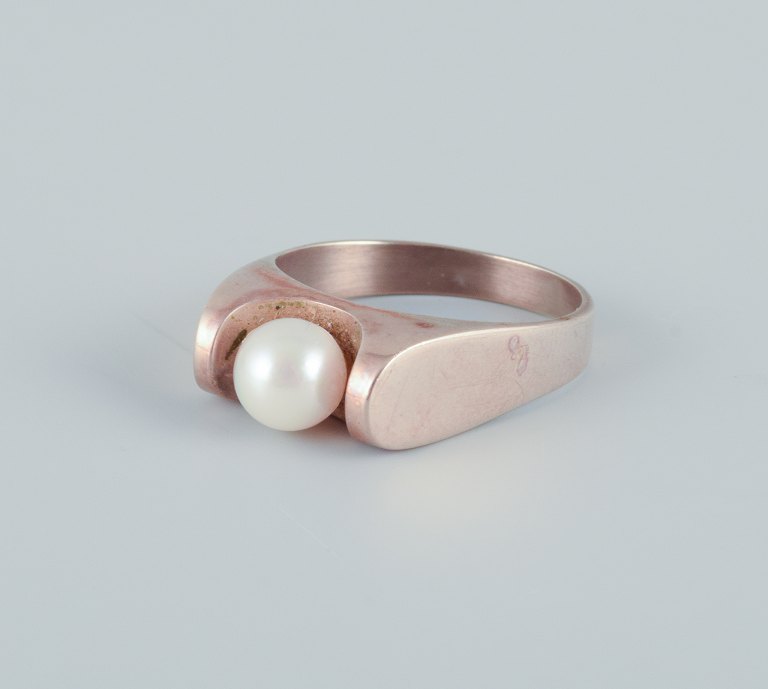 Danish goldsmith, 14 karat gold ring adorned with a cultured pearl. Modernist 
design.