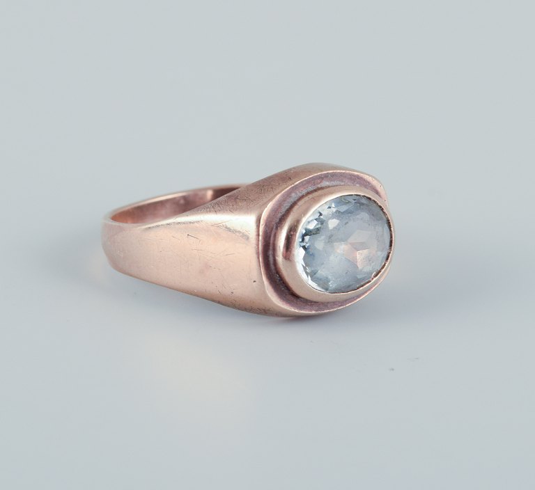Danish goldsmith, 14 karat gold ring adorned with semi-precious gemstone. Art 
Deco design.
