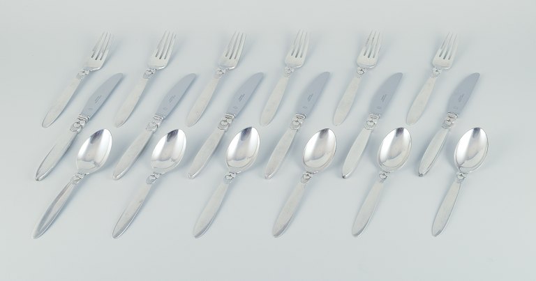 Georg Jensen Cactus. A six-person dinner set in sterling silver.
Comprising six long-handled dinner knives, six dinner forks, and six dinner 
spoons.