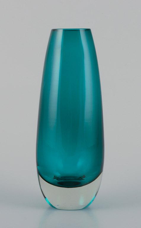 Tamara Aladin (1932-2019) for Riihimäen Lasi, Finland. Art glass vase in 
turquoise.