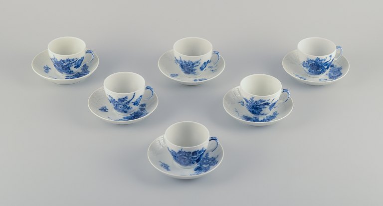 Royal Copenhagen Blue Flower Curved. A set of six coffee cups with saucers.