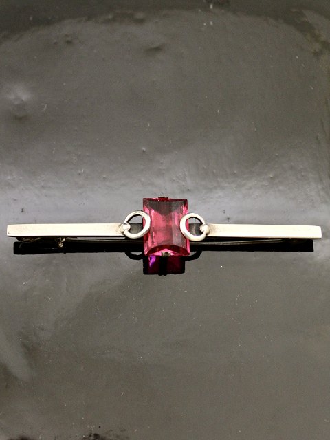 Brooch with spinel