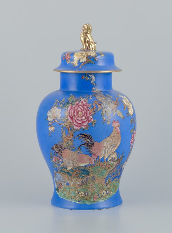 Carlton Ware, England. Large and rare lidded vase in faience.
Decorated in cloisonné technique.