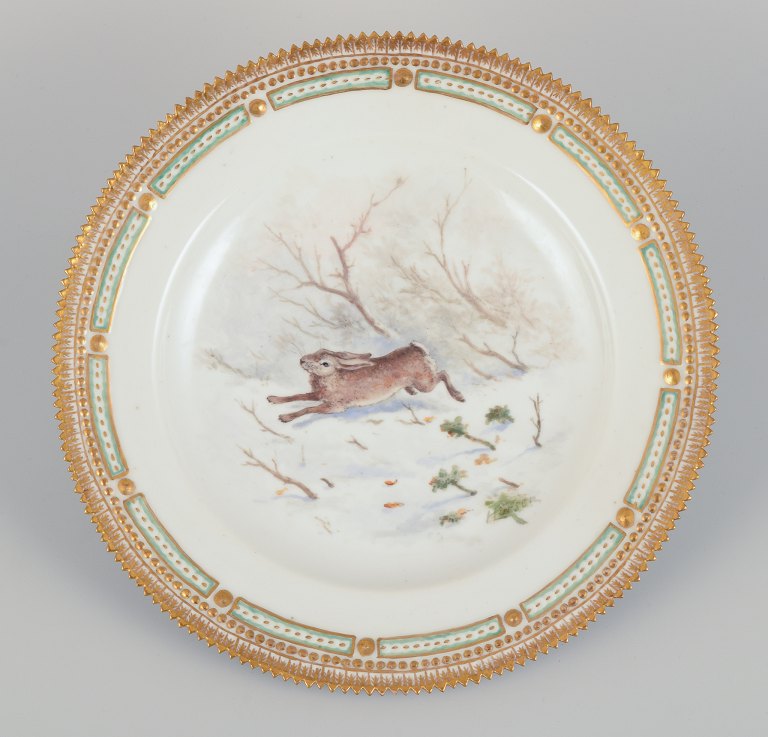 Royal Copenhagen Fauna Danica middagstallerken med motiv af hare i 
vinterlandskab.