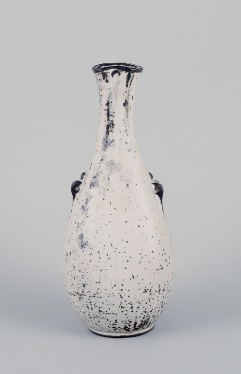 Svend Hammershøi (1873-1948) for Kähler. Ceramic vase with a narrow neck in 
black-grey double glaze.