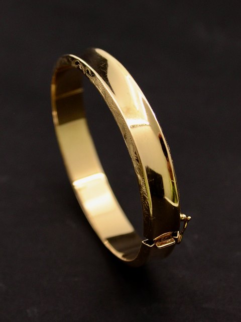 14 carat gold bangle