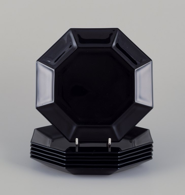 Arcoroc, France.
A set of six octagonal plates in black glass.