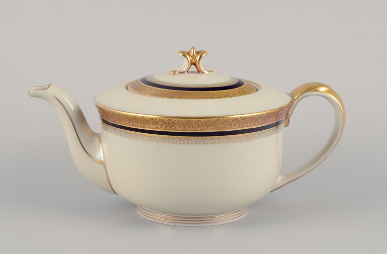 Hutschenreuther, Germany. Teapot from the "Margarete" series.