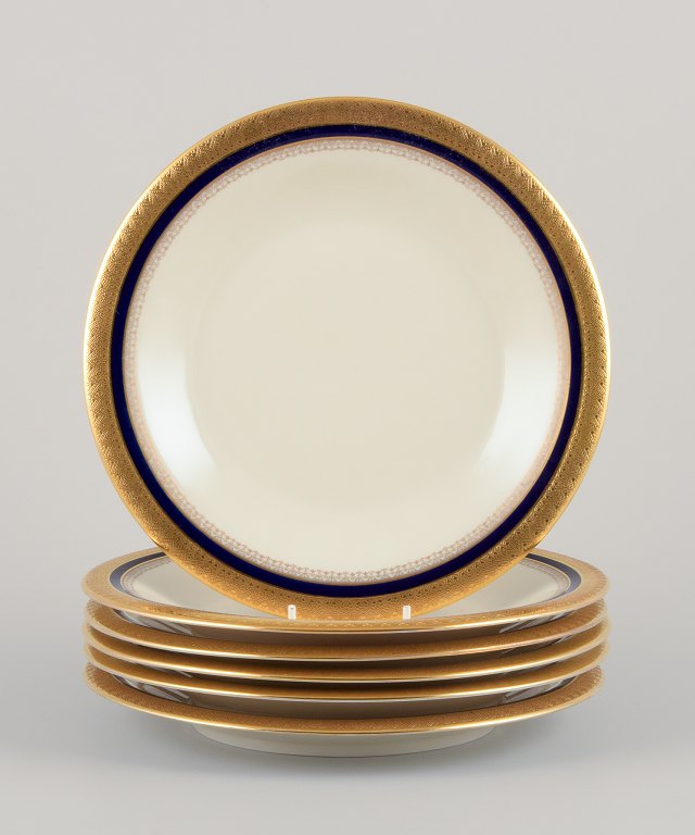 Hutschenreuther, Germany. Six dinner plates from the "Margarete" series.