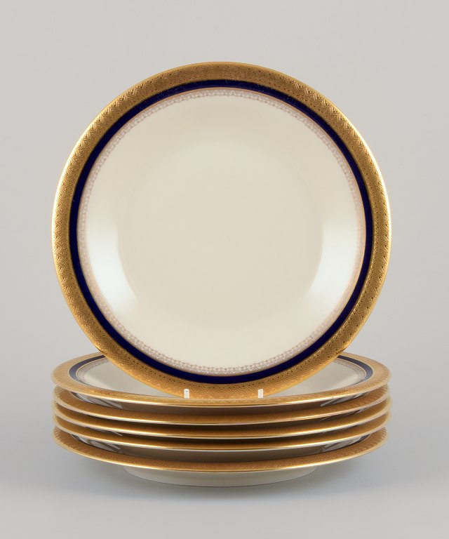 Hutschenreuther, Germany. Six dinner plates from the "Margarete" series.