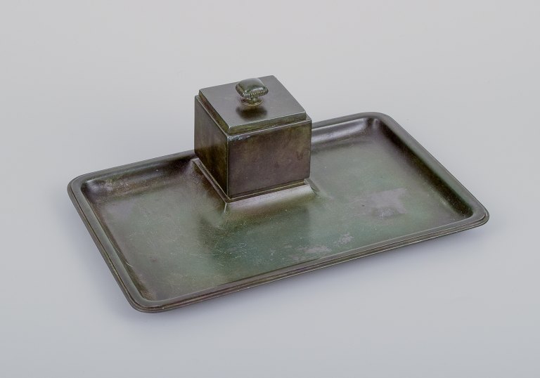 Just Andersen, early Art Deco inkwell in bronze. Rare model.
Including original glass insert with lid.