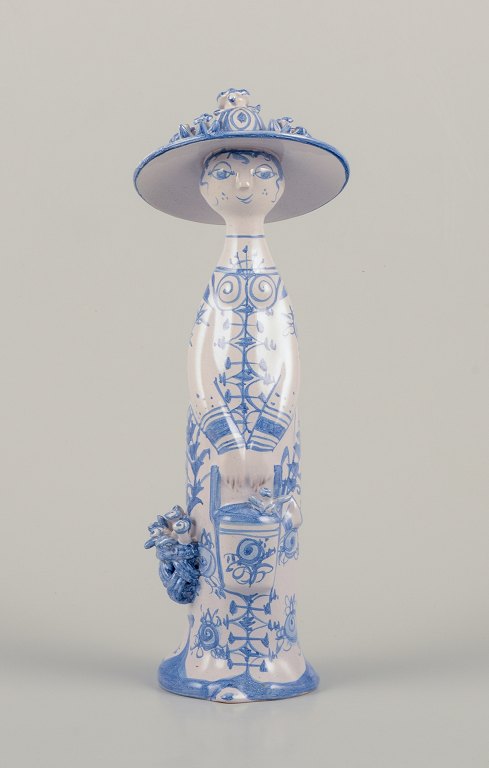 Bjørn Wiinblad (1918-2006), Denmark.
Unique figurine in hand-painted ceramic. "Summer".