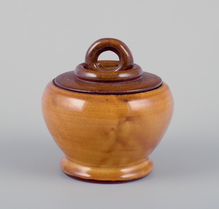 Suzanne Ramié (1905-1974) for Atelier Madoura, France.
Unique ceramic lidded jar.