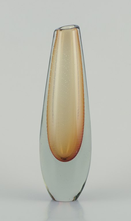 Gunnel Nyman for Nuutajärvi Notsjö.
Modernist Finnish art glass vase.