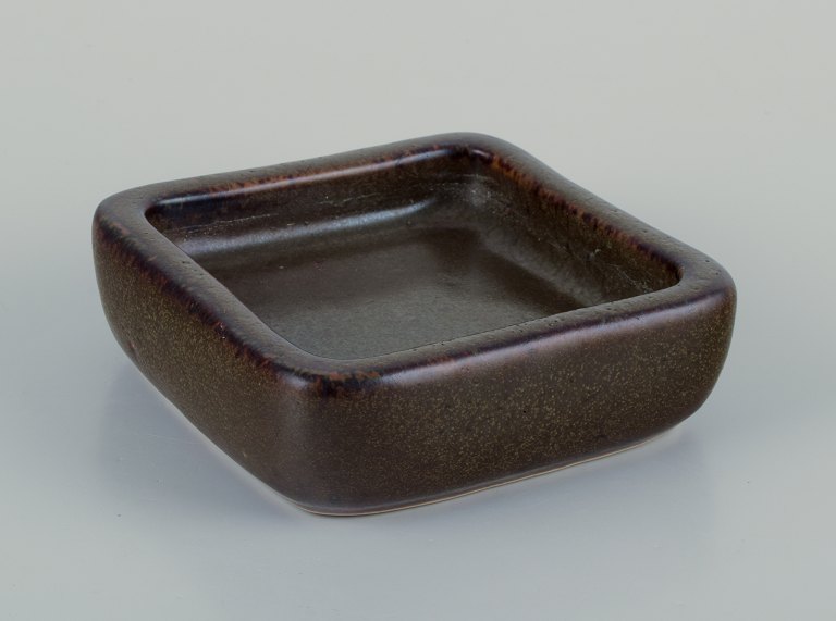 Eva Stæhr-Nielsen for Saxbo, Denmark.
Ceramic bowl, aubergine glaze.