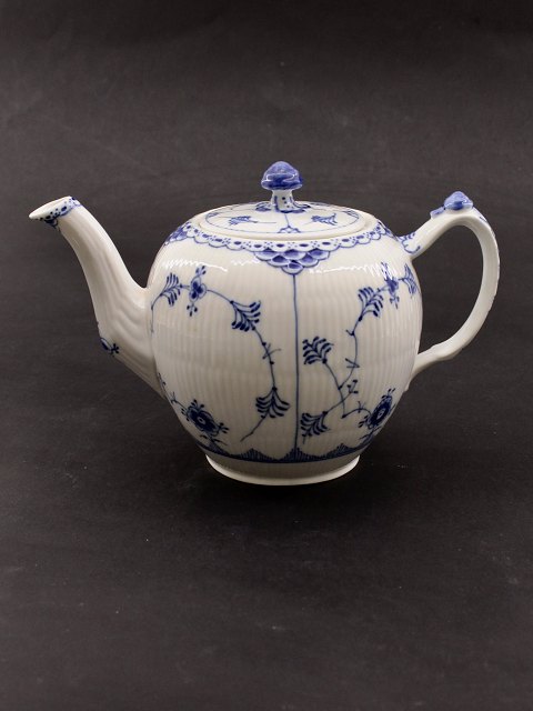 Royal Copenhagen blue fluted teapot 1/611