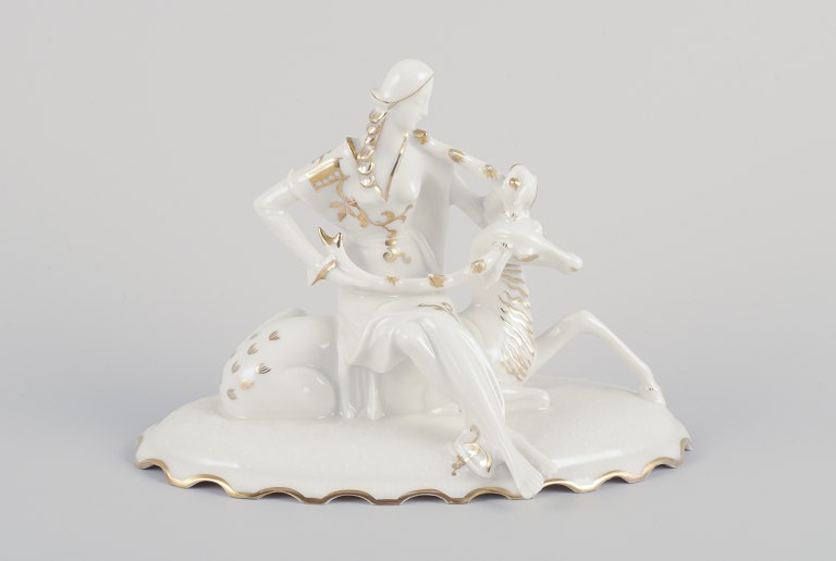 Karl Tutter for Hutschenreuther, Germany.
Art Deco porcelain figurine.