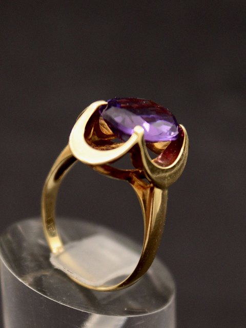 14 carat gold ring with amethyst