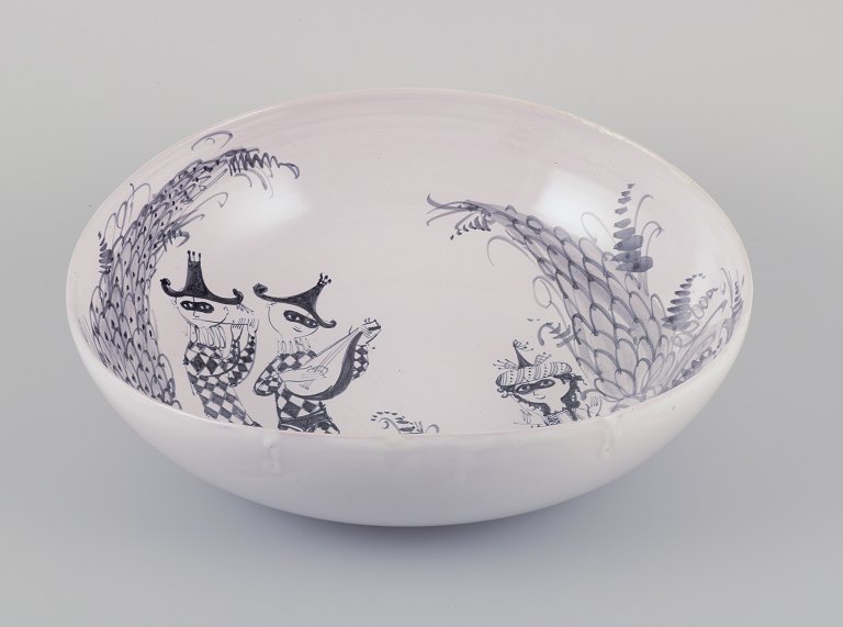 Bjørn Wiinblad, own workshop.
Large and early unique earthenware bowl.