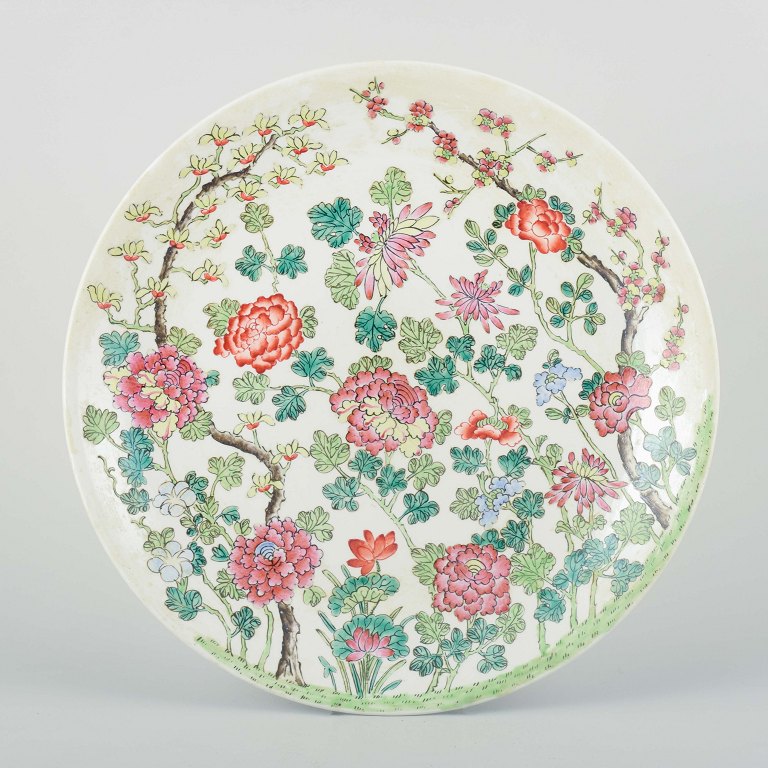 Kina, Tongzhi perioden (1862-1874)Stor porcelænsskål dekoreret i famille rose.