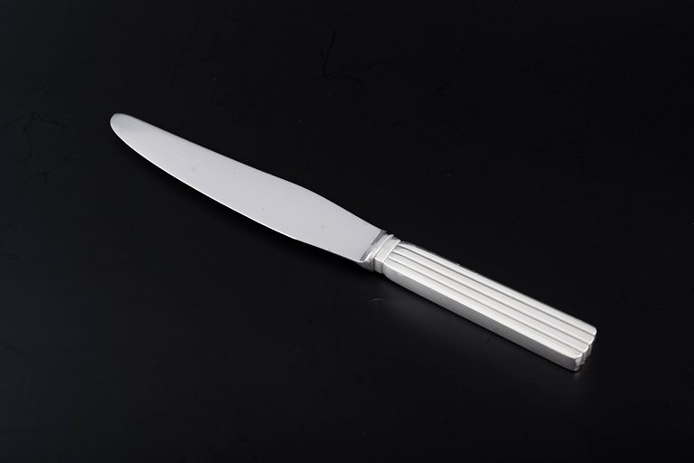 Georg Jensen, Bernadotte
Dinner knife in sterling silver with stainless steel blade