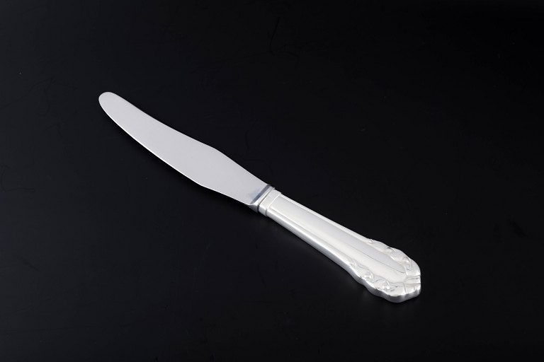 Georg Jensen
Lunch knife in the pattern “Liljekonval” (Lily of the Valley).