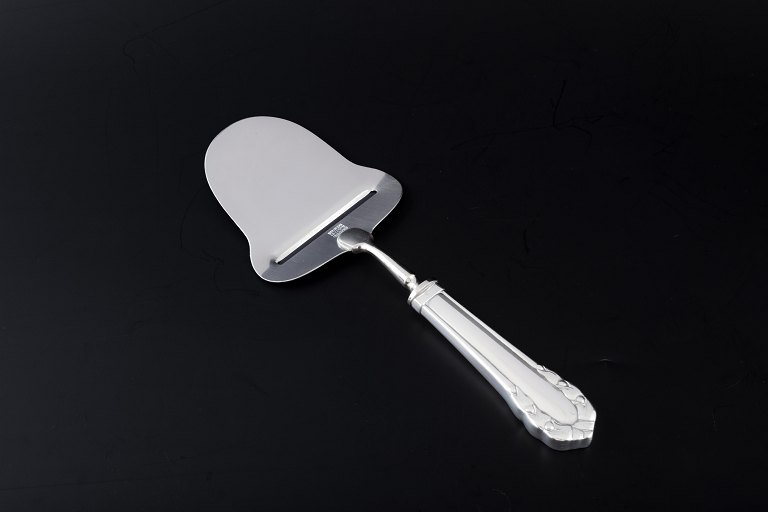 Georg Jensen, Denmark, ca. 1915–1919
Cheese slicer in the “Lily of the Valley” pattern.