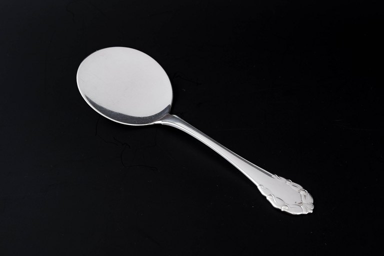 Georg Jensen, Denmark, c. 1915–1919
Tart server in the "Lily of the Valley" pattern.