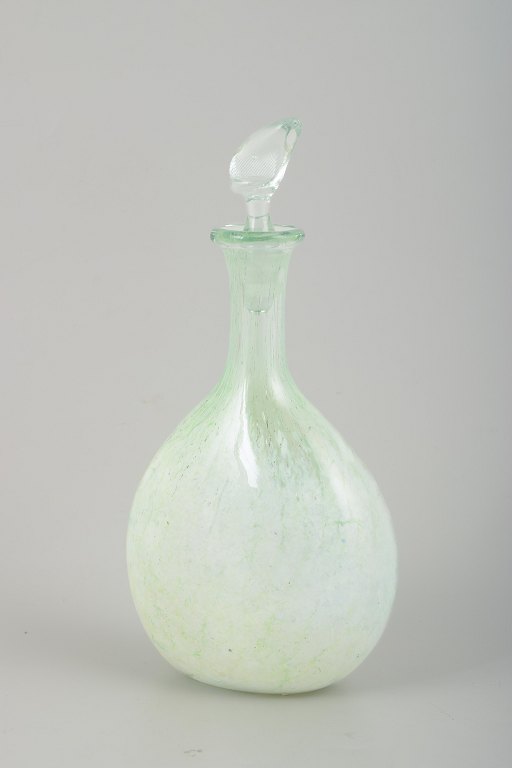 Danish contemporary glass artist. Decanter with stopper. 1990.