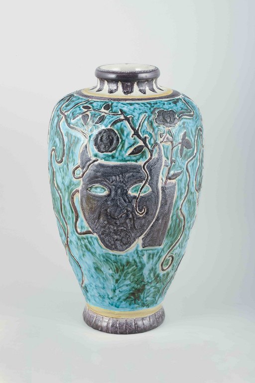 Åke Holm (1900–1980), Höganäs.
Large stoneware vase with turquoise, black and green glaze.