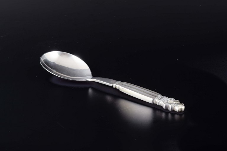 Georg Jensen
Salad spoon in the “Acorn” pattern.
Sterling silver.