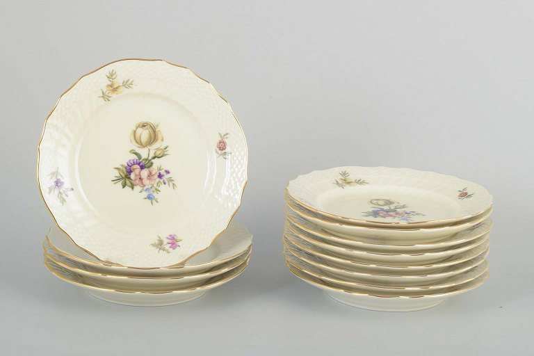 12 Royal Copenhagen Frijsenborg plates
Model/decoration: 910/1626