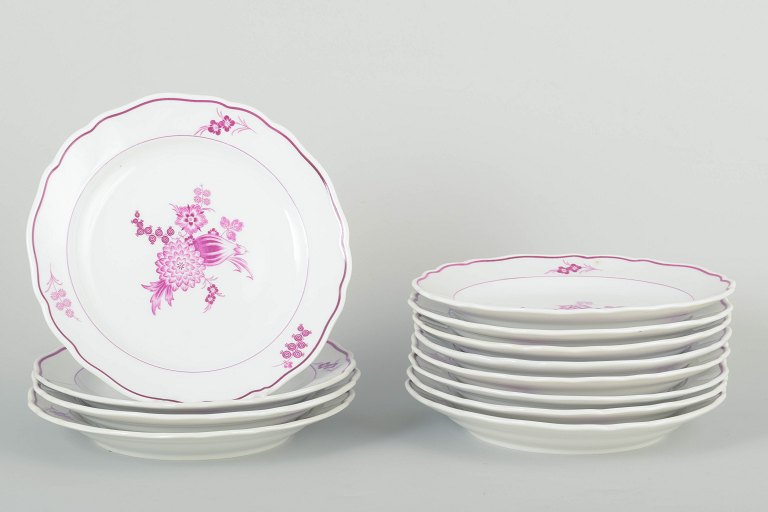 Meissen, Germany
12 deep plates, early 20th century.