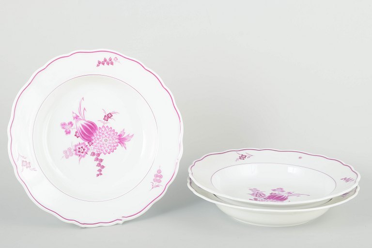 Meissen, Germany
3 deep plates, early 20th century.