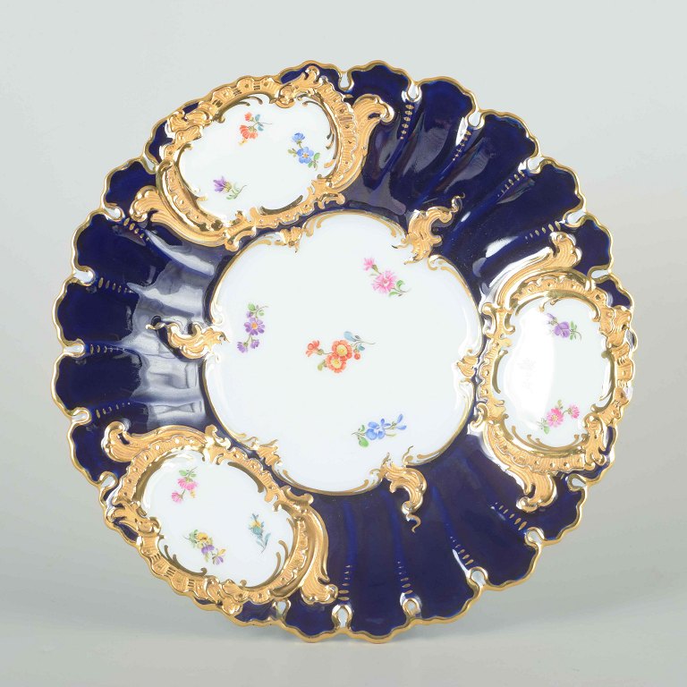Meissen, Germany
dish, 1924–34.
