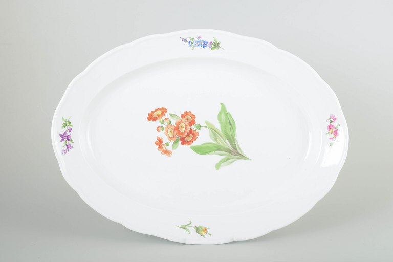 Meissen
Large oval serving dish, c. 1930s.