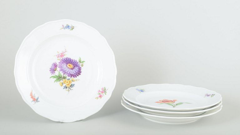 Meissen
Four dinner plates, c. 1930s.