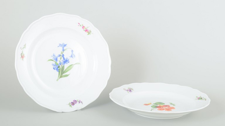 Meissen
Two dinner plates, c. 1930s.