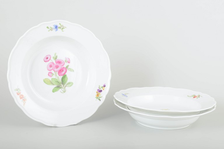 Meissen
Three soup plates, c. 1930s.