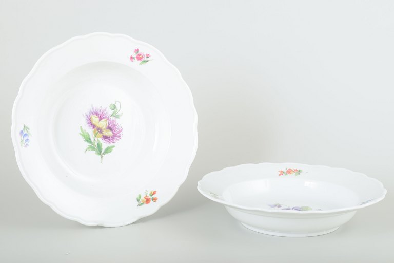 Meissen
Two soup plates, c. 1930s.