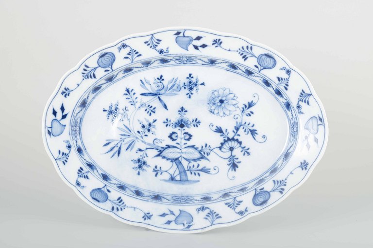 Meissen, Germany
Oval platter, 1930s.