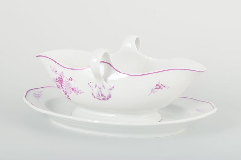 Meissen, Germany
Sauce boat, 1930s.