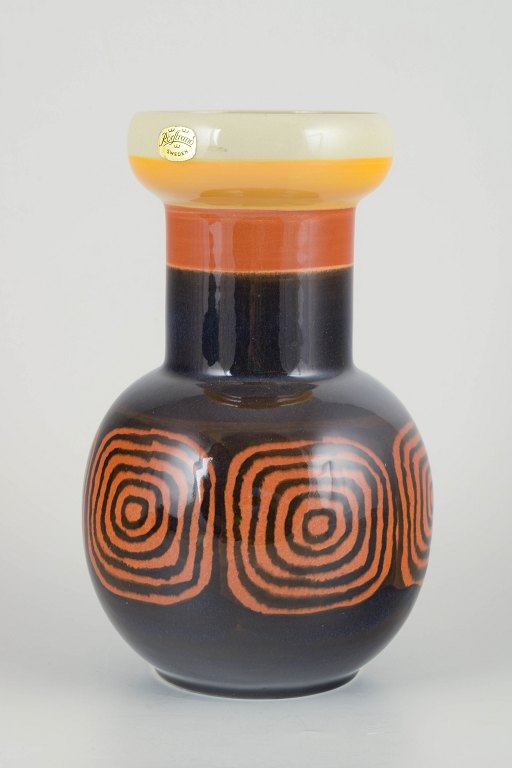 Rörstrand
Large ceramic vase by Drejargruppen, 1974.